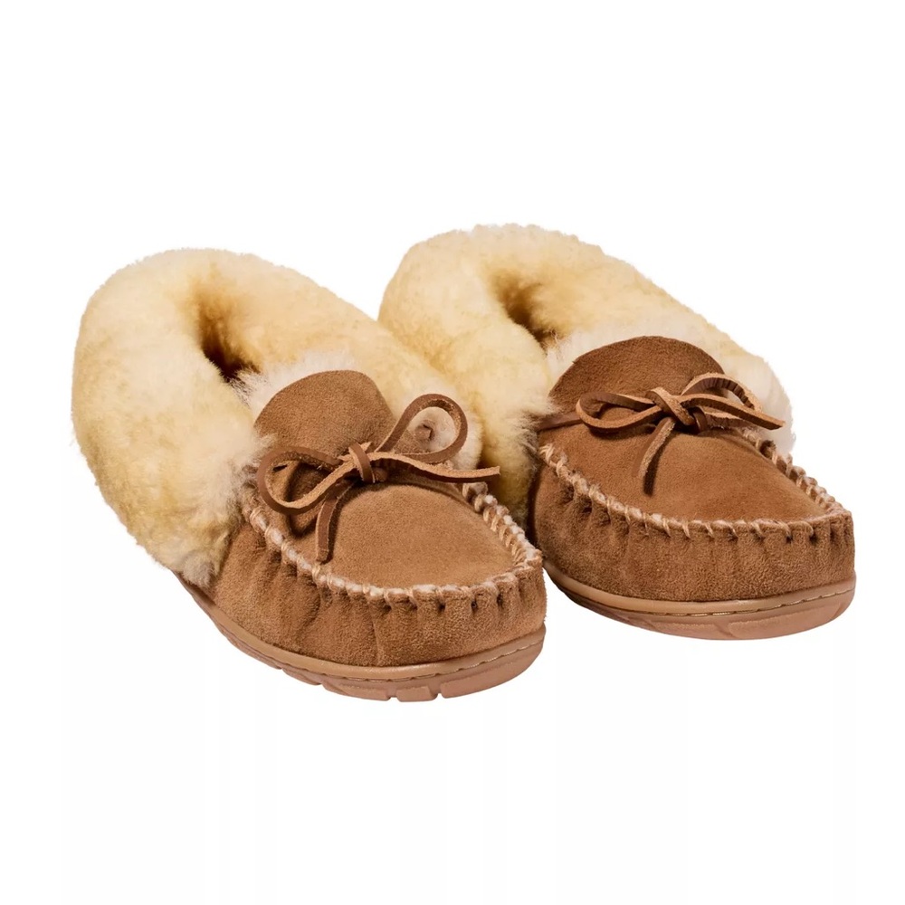 Women’s Whicked Good Moccasin Slippers Size 8